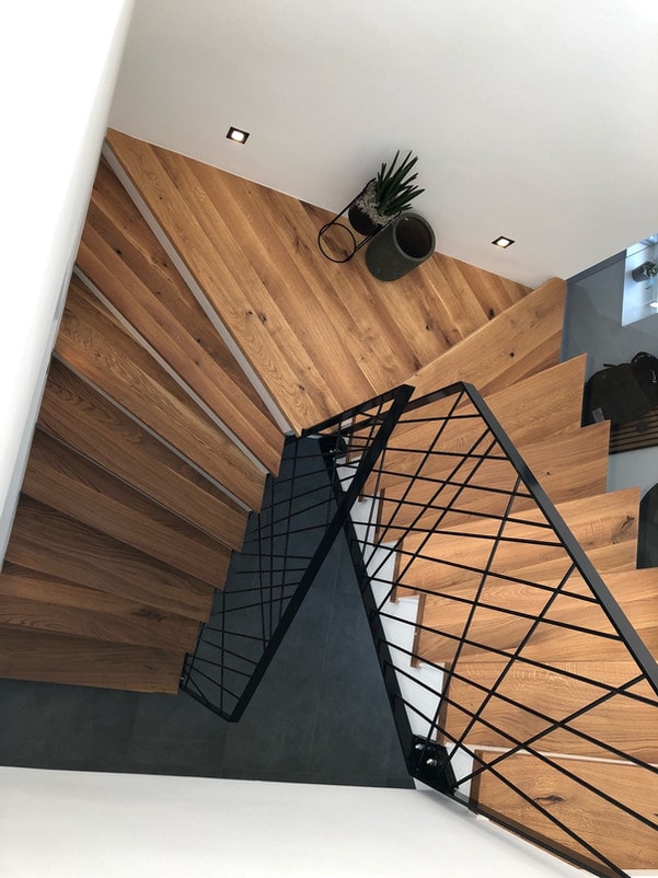 Holzstiege und Stiegenverkleidung in Steyr