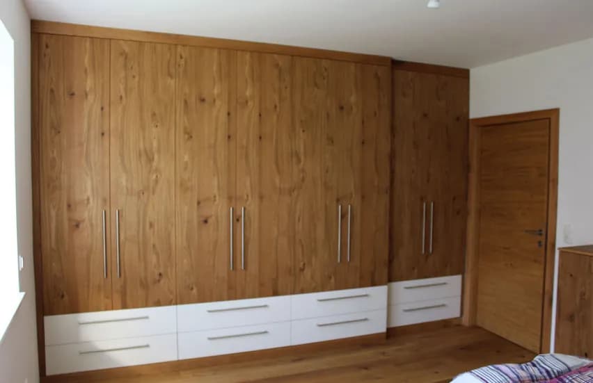 Maßangefertigter Kleiderschrank Steyr